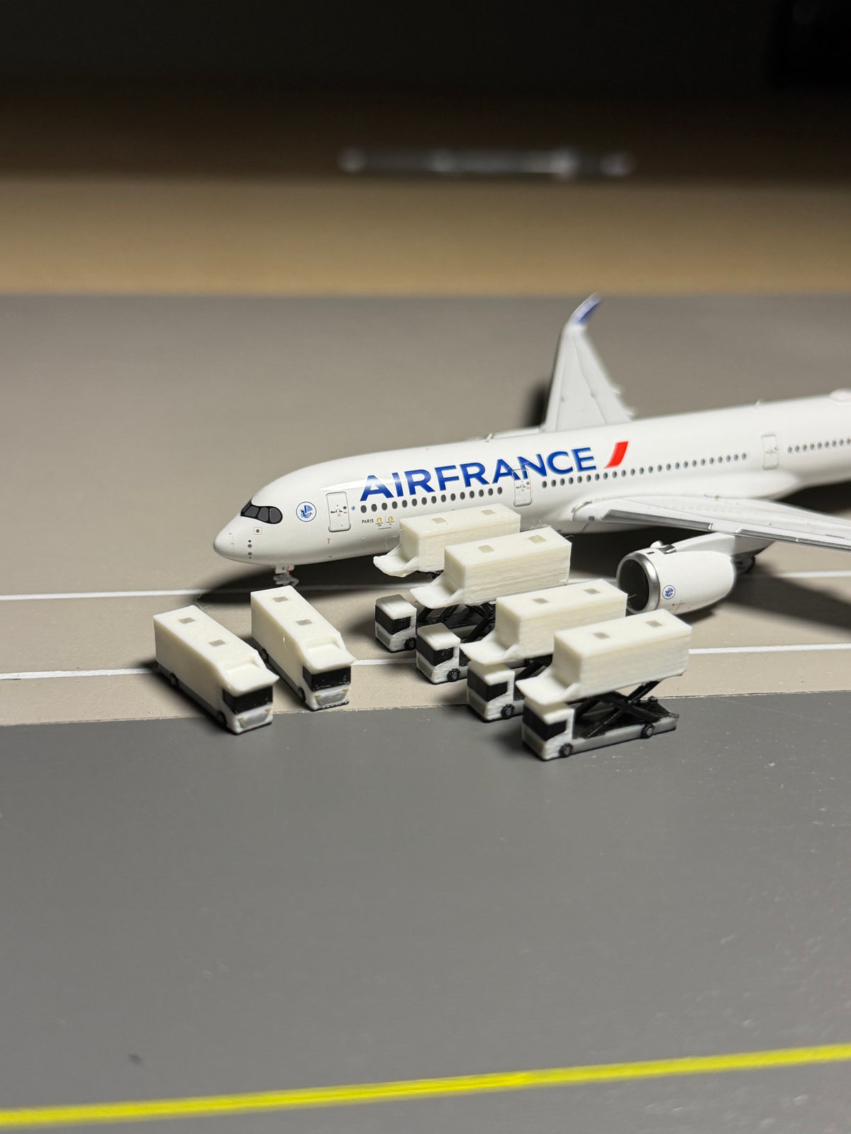 1:400 Scale Airport Catering Truck 6-Pack