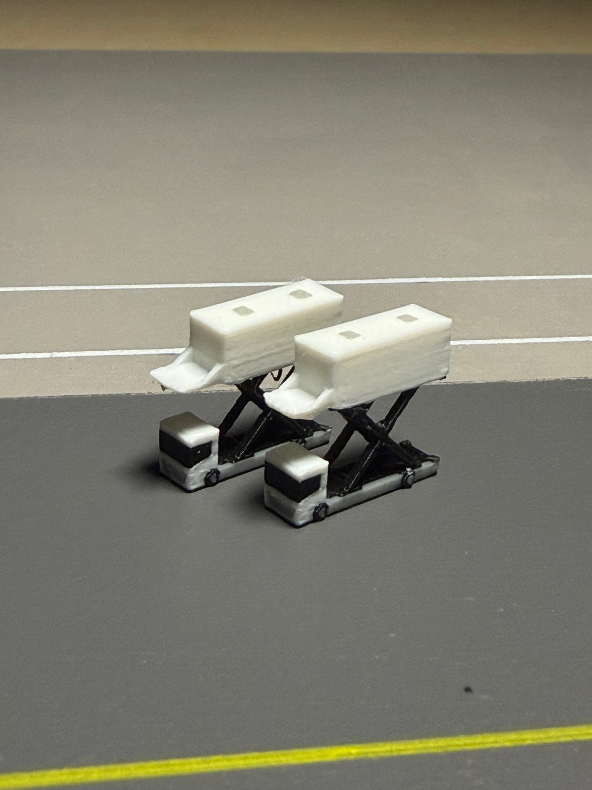 1:400 Scale Airport Catering Truck 6-Pack