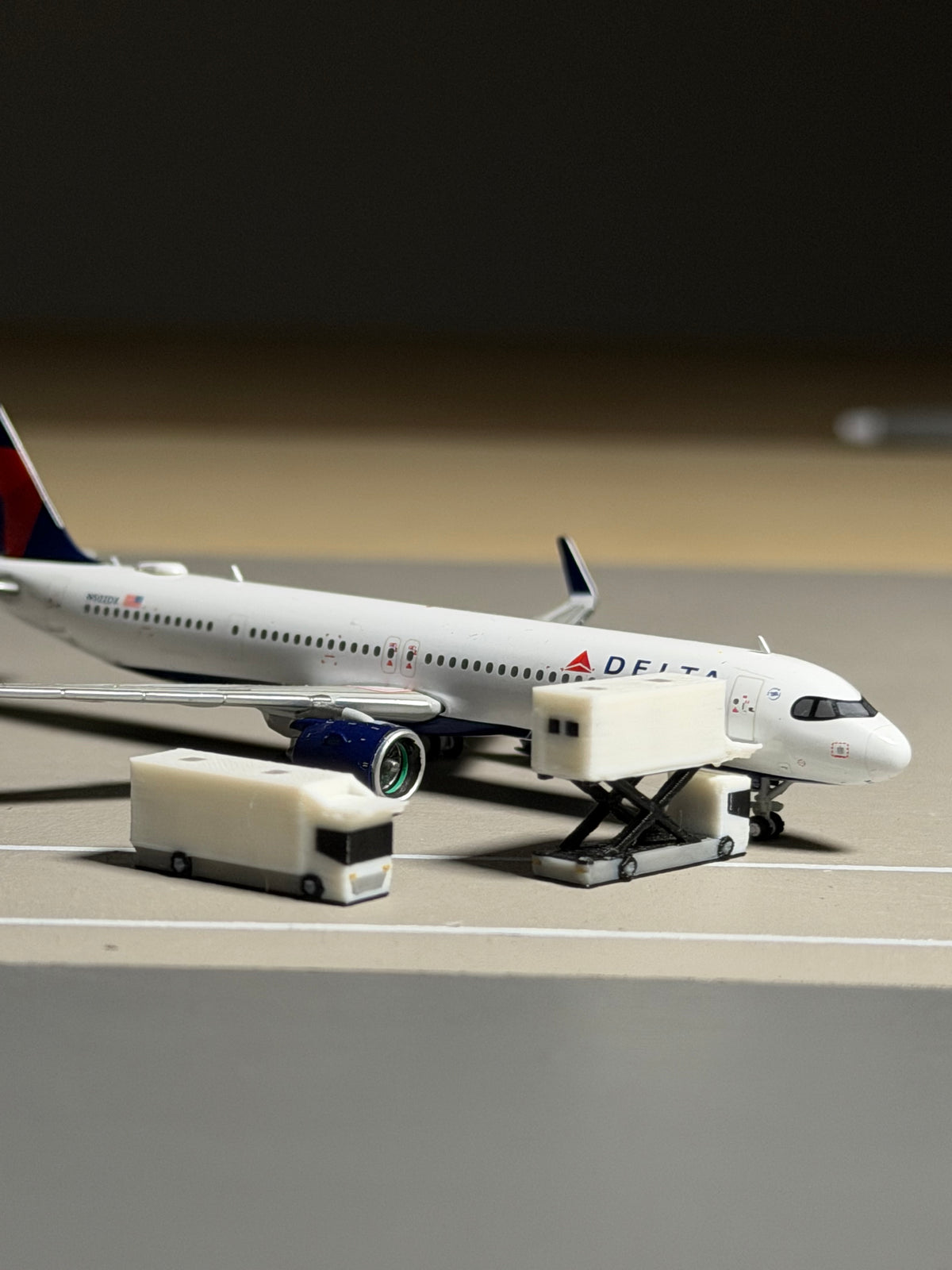 1:400 Scale Airport Catering Truck 6-Pack