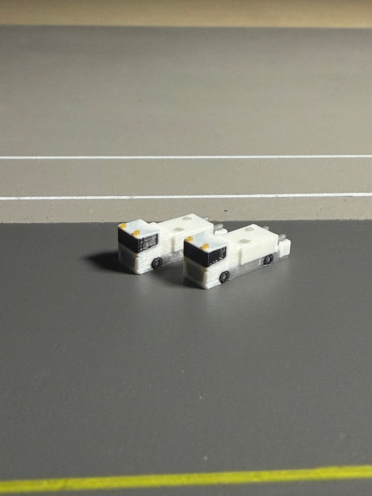 1:400 Scale Aircraft Lavatory Service Truck 6-Pack