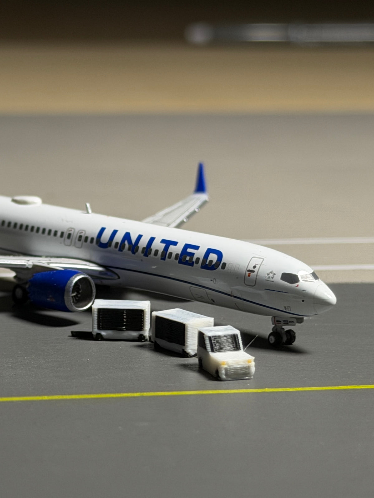 1:400 Scale Airport Ground Service Carts & Baggage Tugs Set 4-Pack