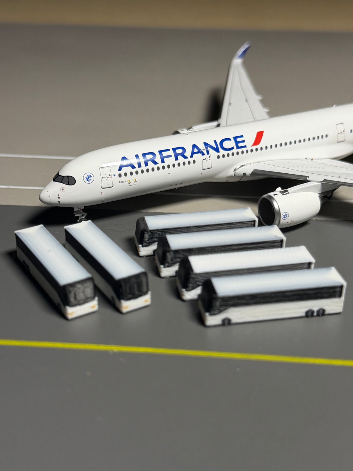 1:400 Scale Airport Charter Bus 6-Pack