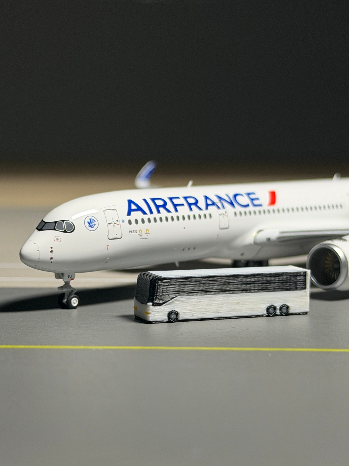 1:400 Scale Airport Charter Bus 6-Pack