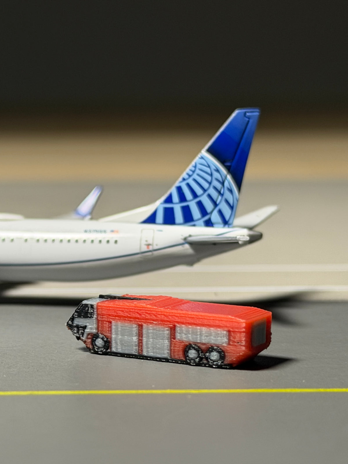 1:400 Scale Airport Fire & Rescue Pack (Red)