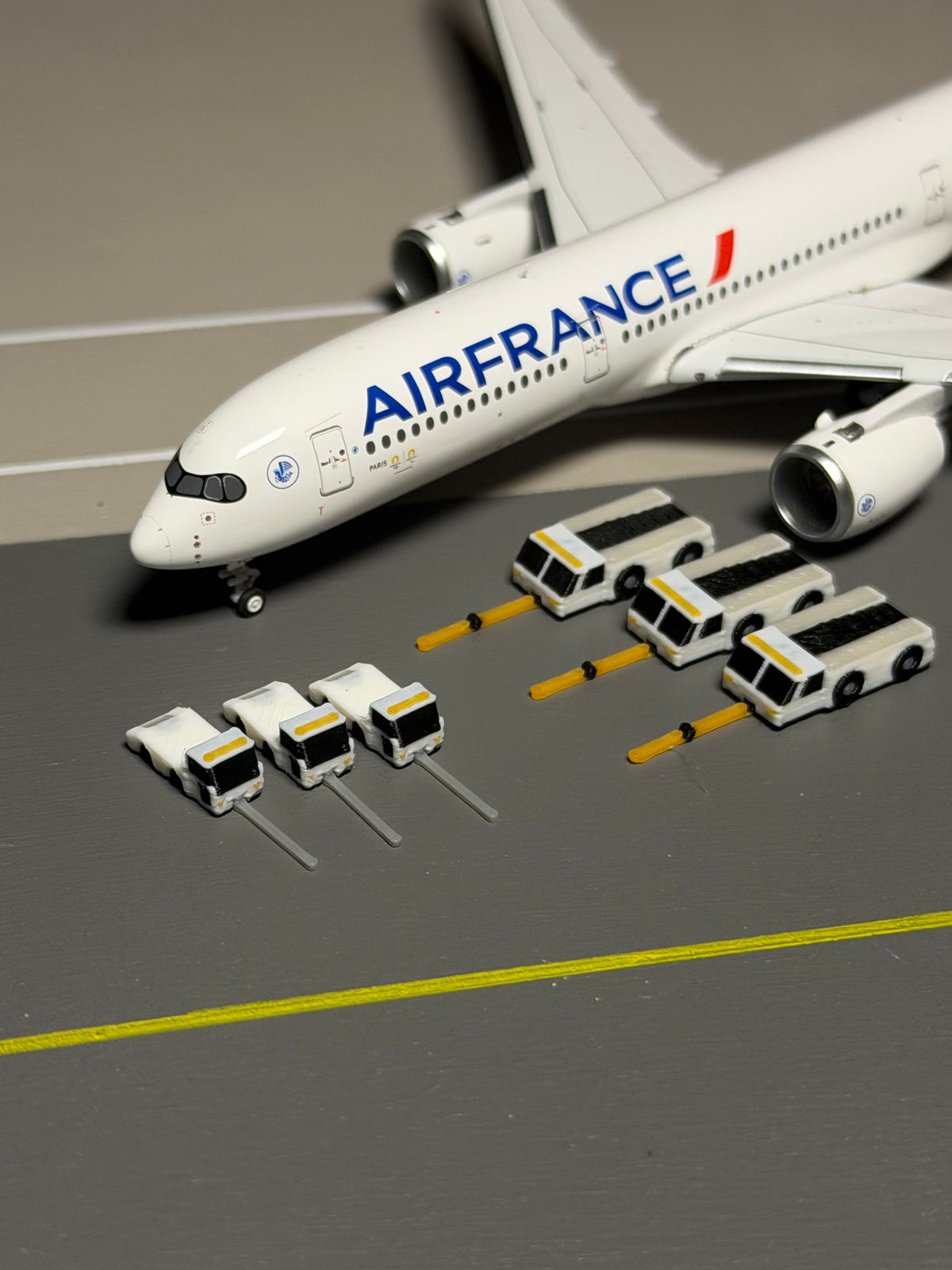1:400 Scale Airport Pushback Tug Bundle 6-Pack