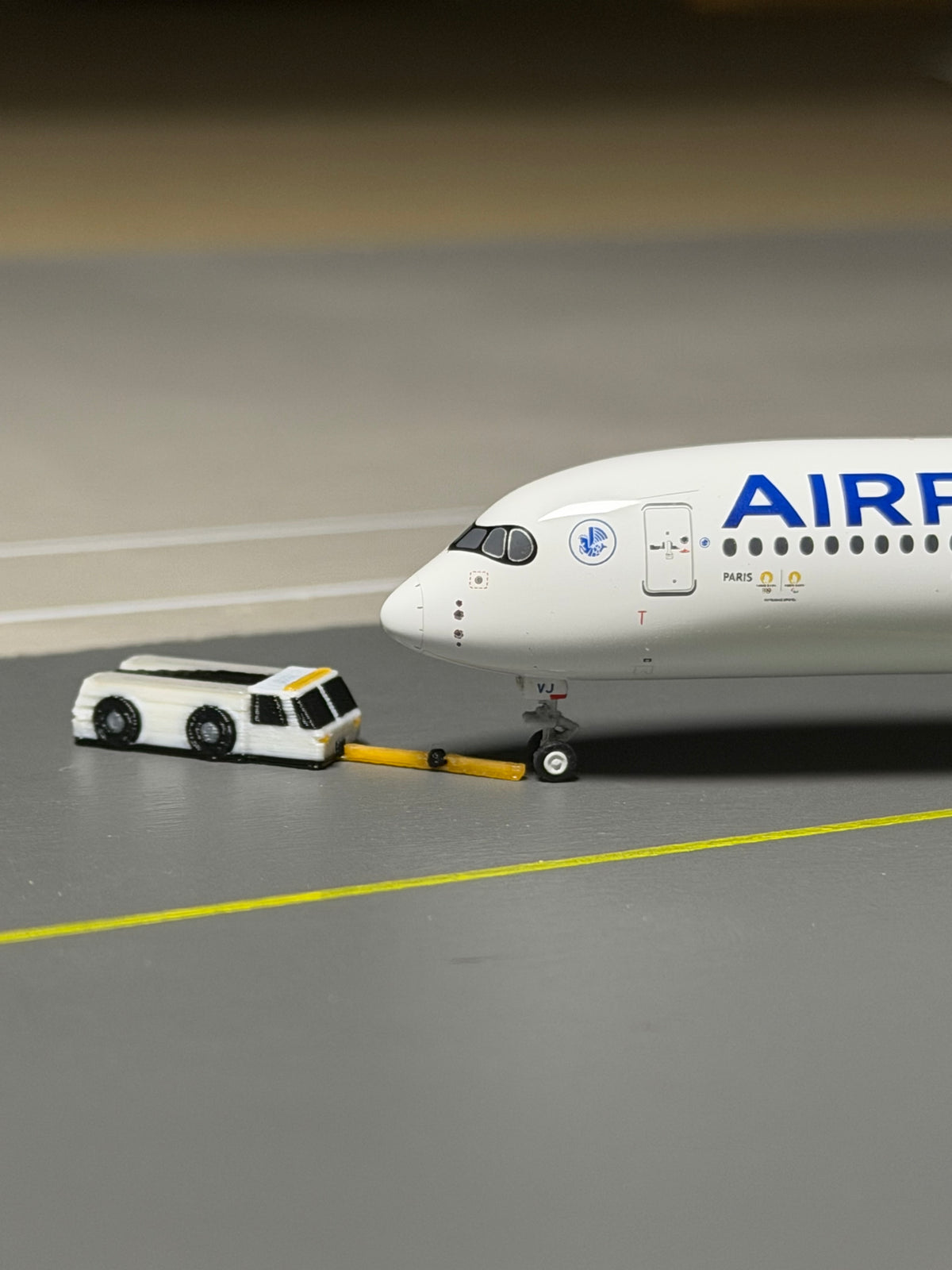 1:400 Scale Airport Pushback Tug Bundle 6-Pack