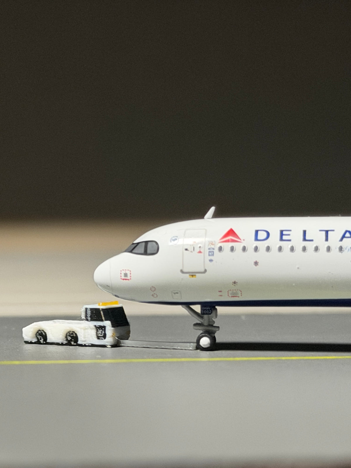 1:400 Scale Airport Pushback Tug Bundle 6-Pack
