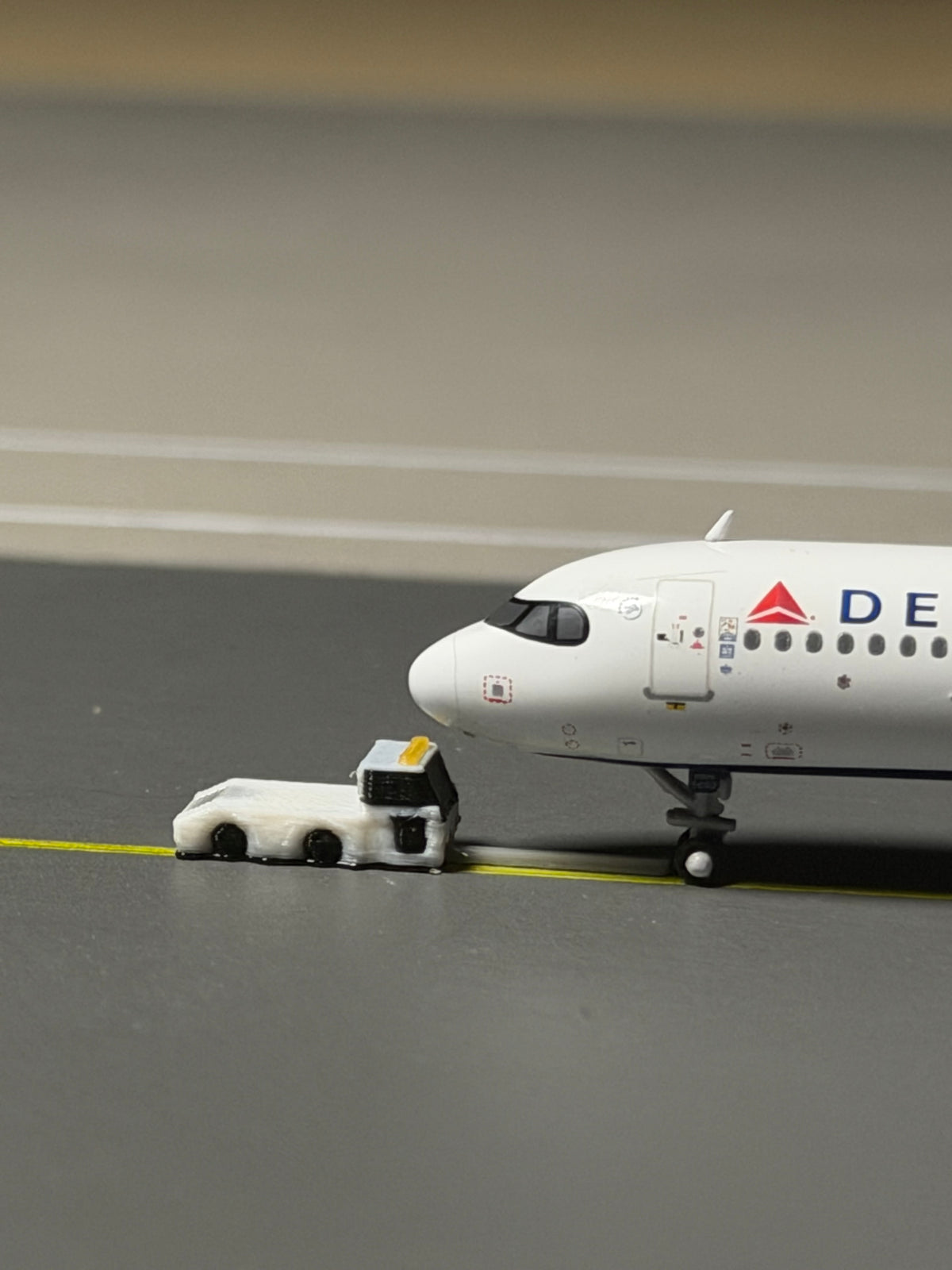 1:400 Scale Airport Pushback Tug Bundle 6-Pack