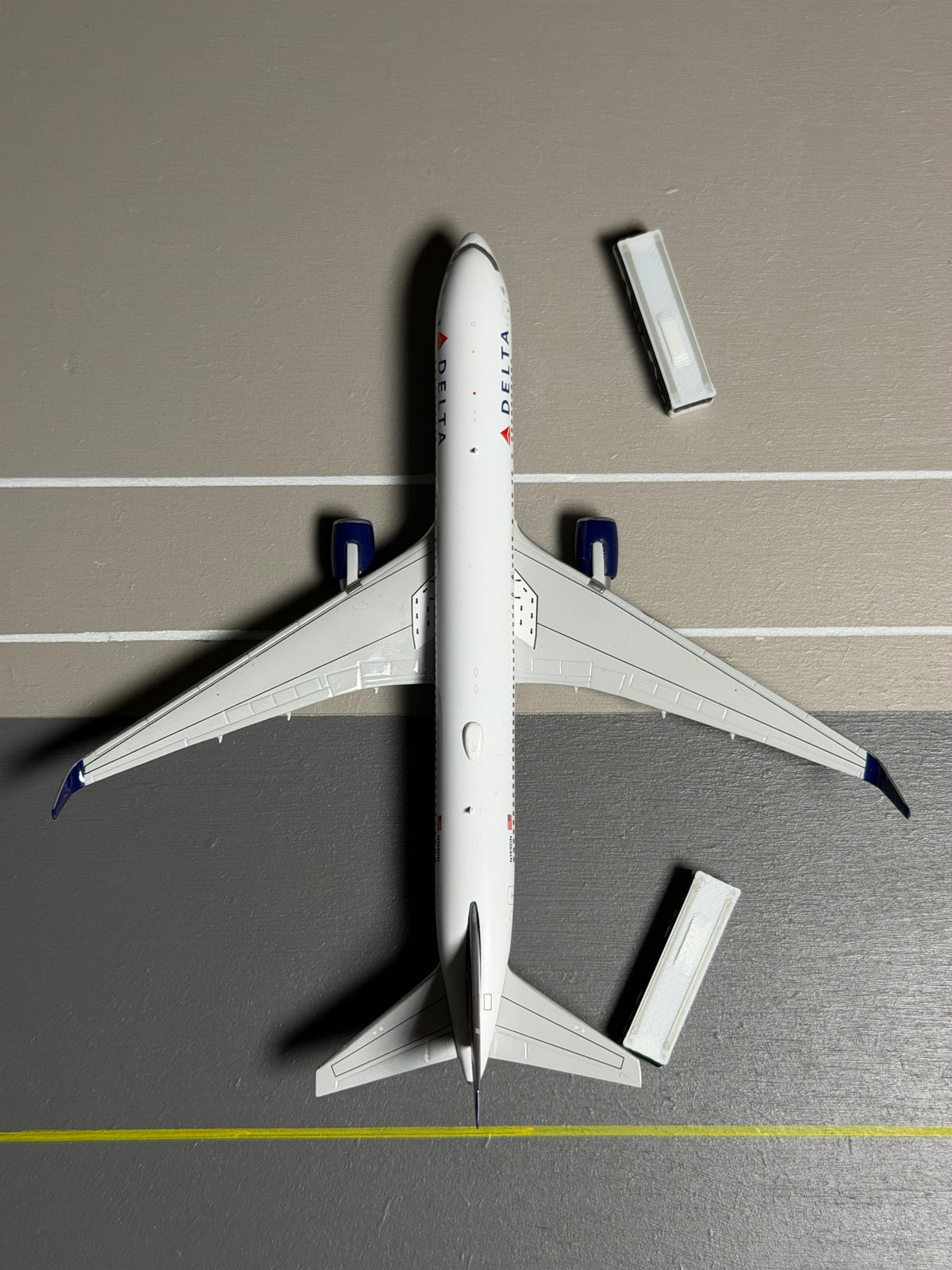 1:400 Scale Airport Bus 6-Pack