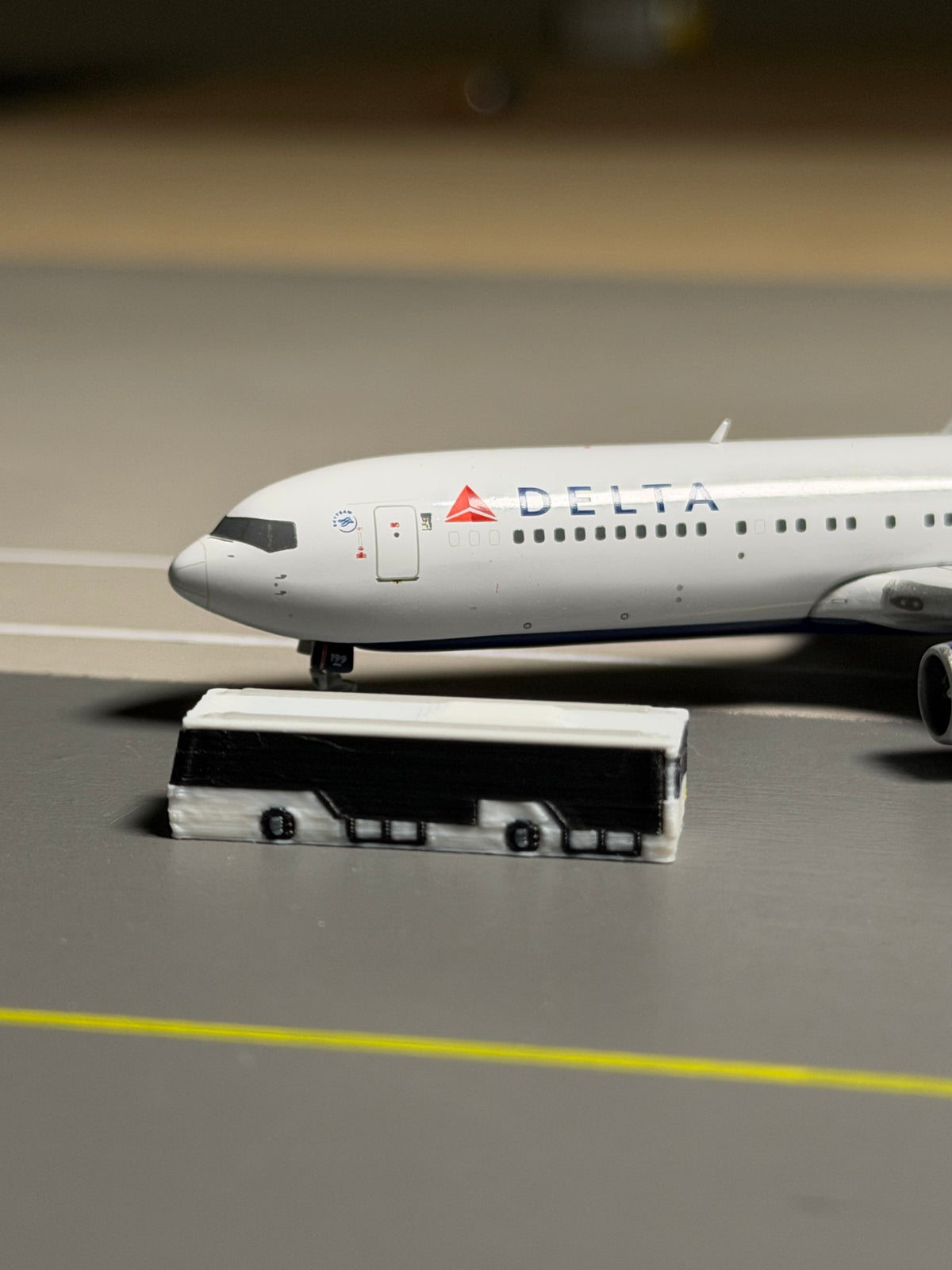1:400 Scale Airport Bus 6-Pack