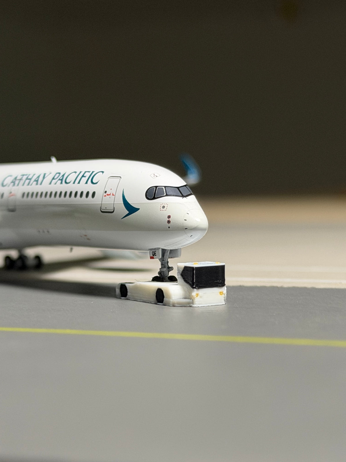 1:400 Scale Airport Functional Pushback Tug 6-Pack